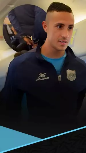 مزحة داخل طائرة تضع لاعب كرة في قبضة الأمن