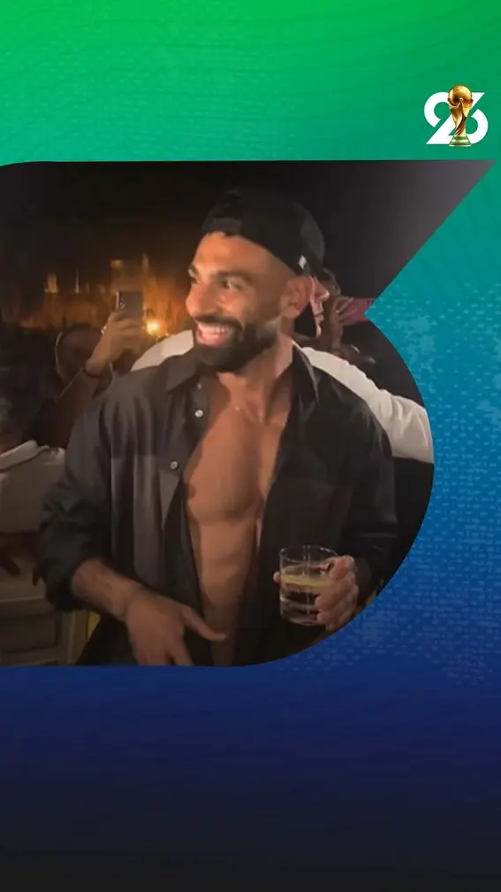 ما المشروب الذي ظهر به محمد صلاح في احتفال العلمين؟