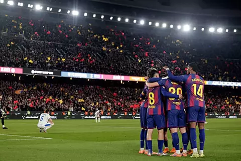 دقيقة بدقيقة.. برشلونة 0-0 فرانكفورت.. هدف ملغي
