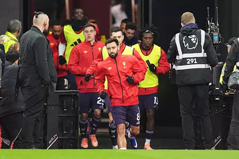 دقيقة بدقيقة.. أستون فيلا في مواجهة مانشستر يونايتد في الدوري الإنجليزي