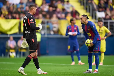 دقيقة بدقيقة.. فياريال 0-1 برشلونة.. هدف مبكر (فيديو)