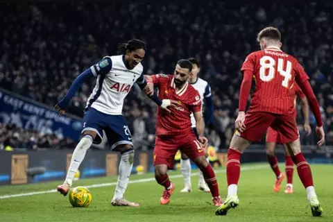 موعد والقناة الناقلة لمباراة ليفربول وتوتنهام | يلاكورة