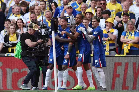 مانشستر يونايتد يهزم ليفربول 3-2 ويضمن التأهل لدوري أبطال أوروبا لأول مرة منذ 10 سنوات — image 5