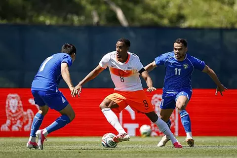دقيقة بدقيقة.. هولندا 0-0 أوزبكستان.. هدف ضائع