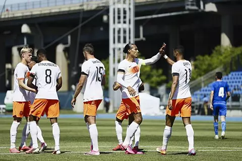 دقيقة بدقيقة.. هولندا 1-0 أوزبكستان.. استراحة