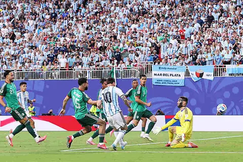 دقيقة بدقيقة.. الأرجنتين 0-0 الجزائر.. هدفان ملغيان