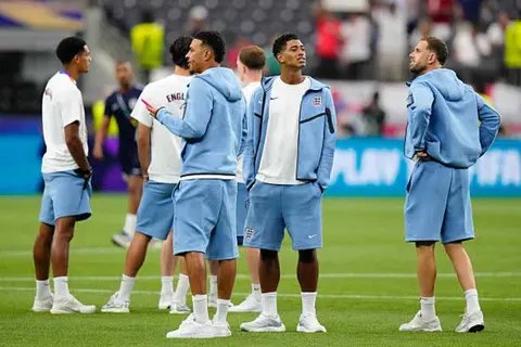دقيقة بدقيقة.. مواجهة مرتقبة بين إنجلترا وكرواتيا في كأس العالم 