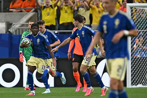 دقيقة بدقيقة.. هولندا 4-1 السويد.. إيلانجا يسجل  