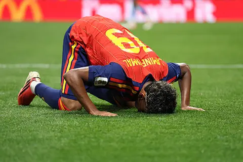 دقيقة بدقيقة.. إسبانيا 3-0 السعودية..استراحة    