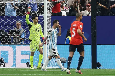 دقيقة بدقيقة.. مصر 1-0 الأرجنتين في كأس العالم .. شوبير يتألق أمام ميسي
