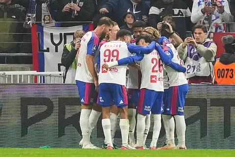 دقيقة بدقيقة .. ليون 2-1 نيس.. العارضة تتصدى