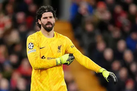 مان يونايتد يهزم ليفربول 3-2 ويحقق إنجازًا تاريخيًا بعد عقد من الغياب — image 5