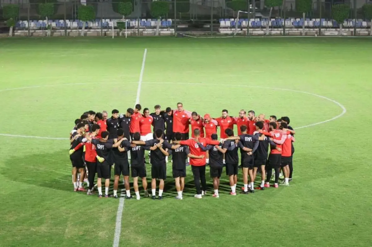 منتخب الشباب المصري يصل ملعب المباراة لمواجهة الجزائر