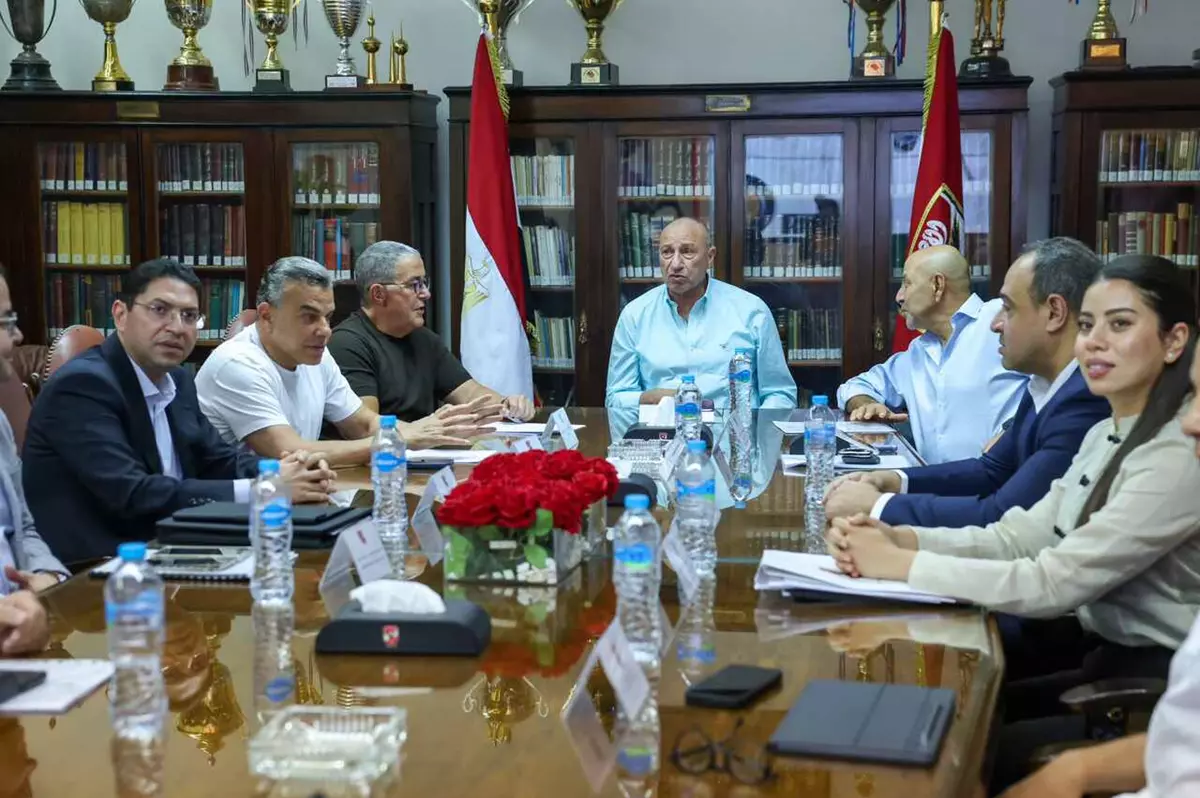 تفاصيل اجتماع شركة الأهلي بحضور الخطيب ومنصور