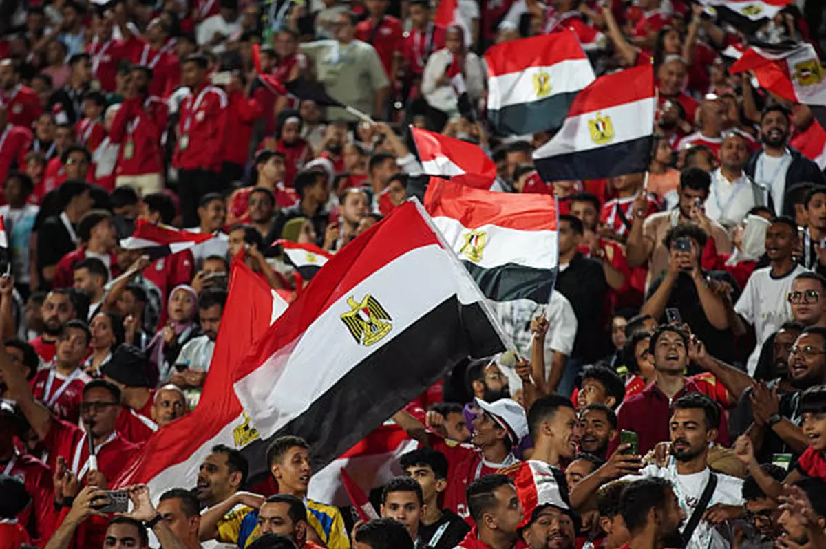 توافد جماهيري على فندق إقامة مصر قبل لقاء البرازيل