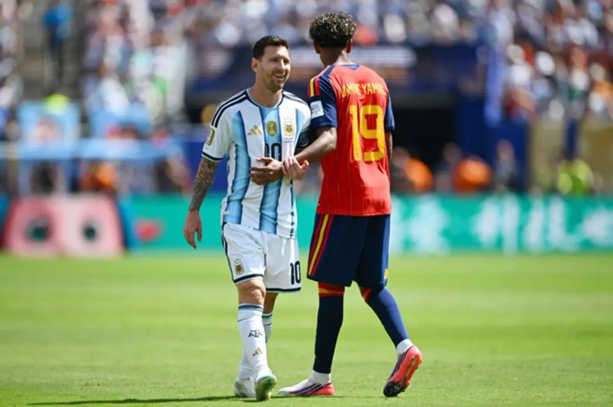 عاجل.. هل استحقت الأرجنتين الطرد أمام إسبانيا في نهائي كأس العالم؟ 