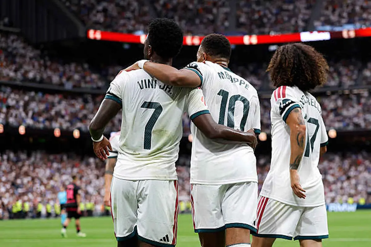 في بيان رسمي.. ريال مدريد: لم نمنع دخول الأعلام الإسبانية سانتياجو برنابيو