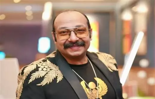 محمد ثروت (السوق الحرة)